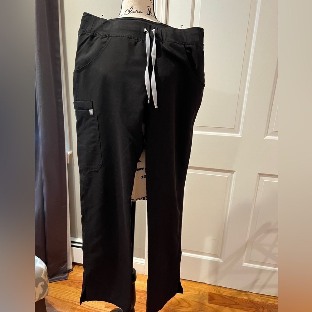 Figs Women’s Black Cade scrub Pant with light gray tie